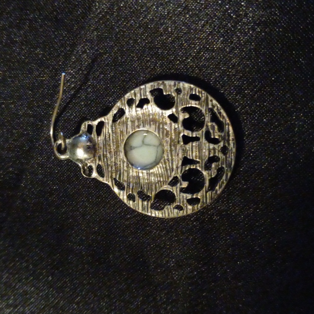 Howlite earrings - Picture 3 of 4